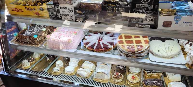 Fotografia tomada fuera de Sureña De las lagunas, facturas Argentina - Pastelería en Las Lagunas de Mijas, Málaga