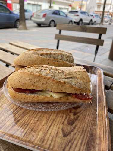 Fotografia tomada fuera de Panaderia La Espiga Antequerana - Panadería en Las Lagunas de Mijas, Málaga
