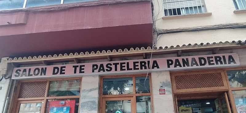 Fotografia tomada fuera de Panadería la Alegría - Panadería en Fuengirola, Málaga