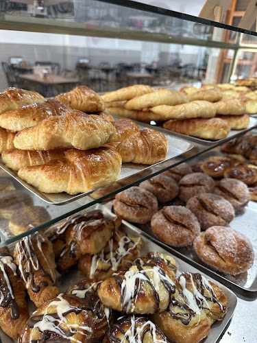 Fotografia tomada fuera de TODO RICO-TOLEDO PASTELERÍA - Cafetería apta para perros en Fuengirola, Málaga
