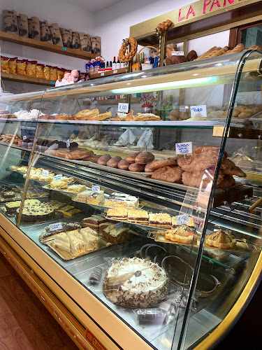 Fotografia tomada fuera de La Panera - Panadería en Fuengirola, Málaga