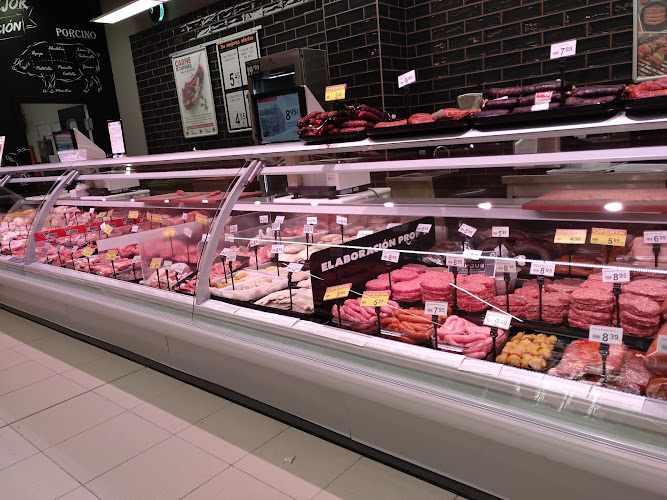Fotografia tomada fuera de Lupa Supermercados - Supermercado en Torrelavega, Cantabria