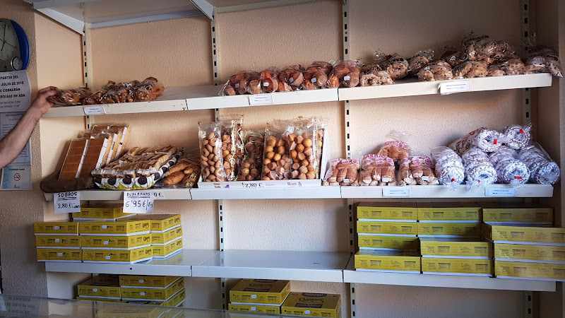 Fotografia tomada fuera de Confitería Garnacho - Pastelería en Arrabal de Portillo, Valladolid