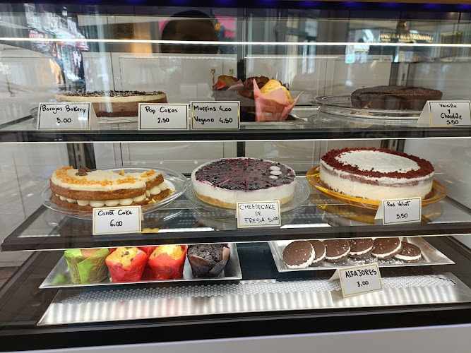 Fotografia tomada fuera de Barajas Bakery - Pastelería en Madrid, Madrid