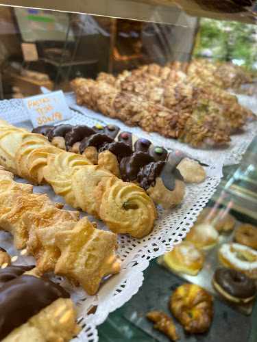 Fotografia tomada fuera de Pastelería La Petite Sara - Pastelería en Madrid, Madrid