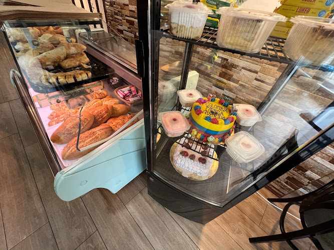 Fotografia tomada fuera de Panadería Colombiana La Hojarasca - Panadería en Barcelona, Barcelona
