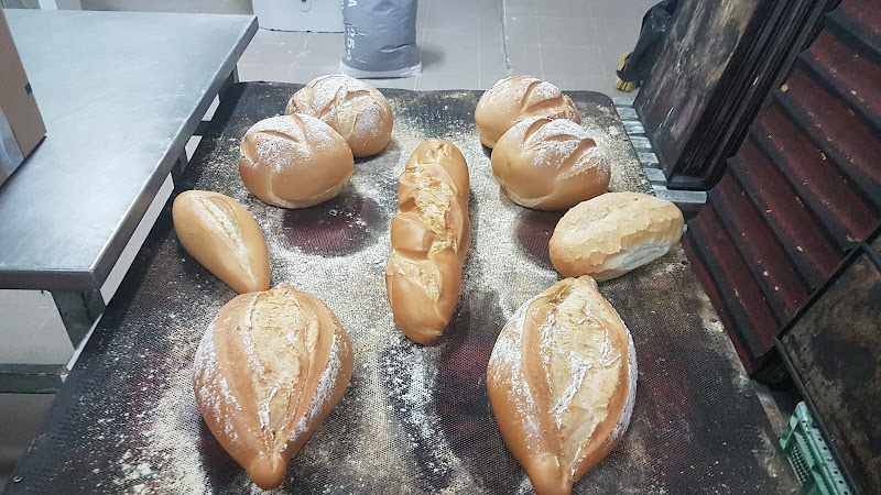 Fotografia tomada fuera de Panadería Benito Benítez Paiva - Panadería en Torremejía, Badajoz