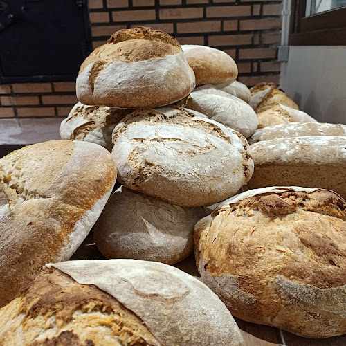 Fotografia tomada fuera de Sobre Todo Pan - Panadería en Arrojo, Asturias