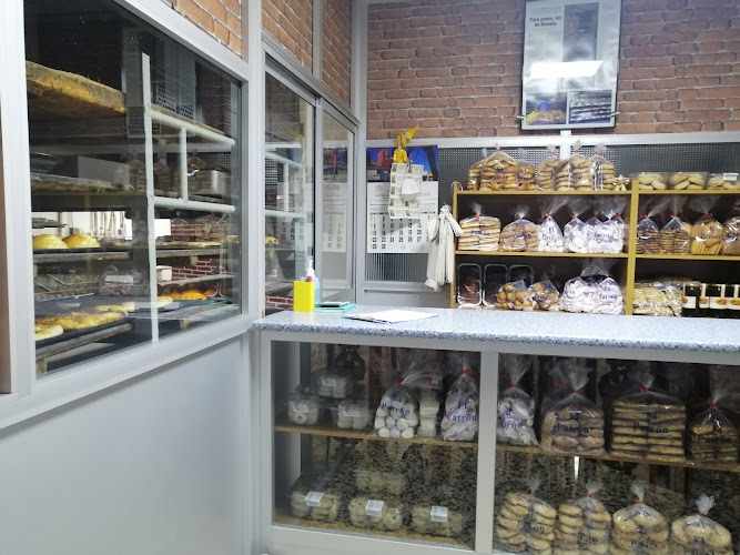 Fotografia tomada fuera de Panadería La Artesana - Comercio en Alcudia de Guadix, Granada