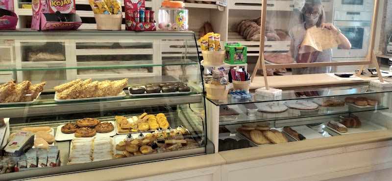 Fotografia tomada fuera de Pastelería A Lua - Panadería en Arzúa, A Coruña