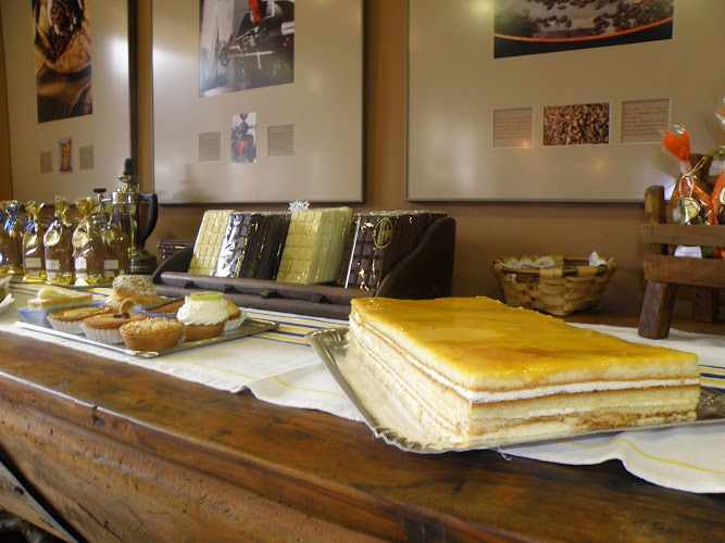 Fotografia tomada fuera de Arkupe Txokolateak - Gozotegia - Pastelería en Irurita, Navarra