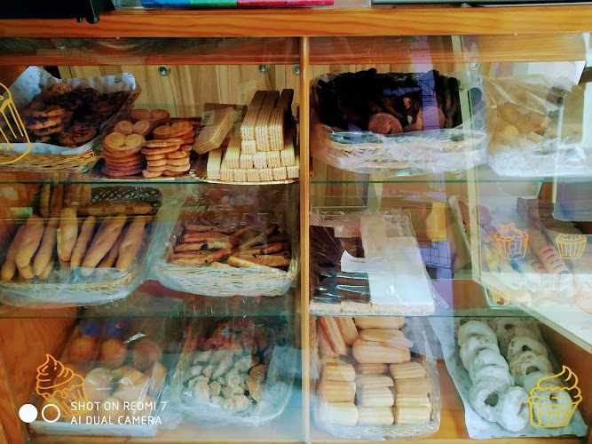 Fotografia tomada fuera de Panaderia Raul - Panadería en Armilla, Granada