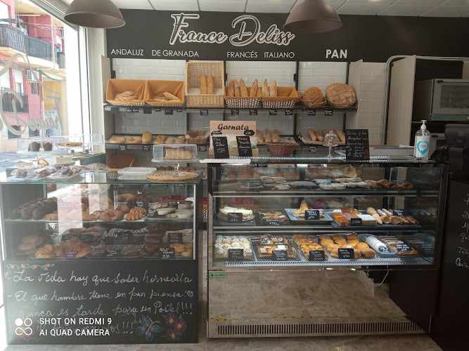 Fotografia tomada fuera de France Deliss el Obrador de la Yeya . - Panadería en Armilla, Granada