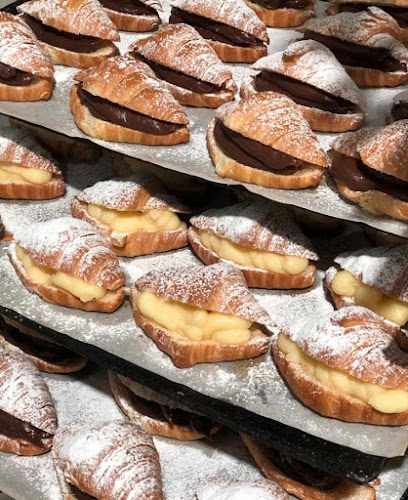 Fotografia tomada fuera de Panadería Pastelería Moisés - Panadería en Armilla, Granada