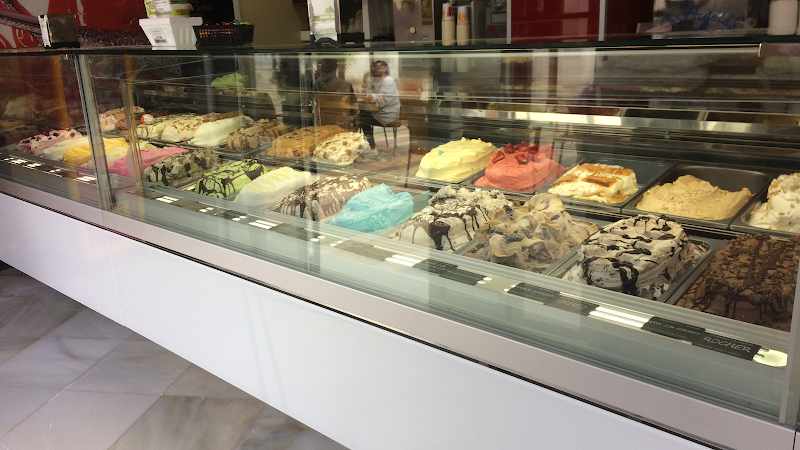 Fotografia tomada fuera de Heladería pastelería Los Ángeles - Ice cream shop en Lepe, Huelva