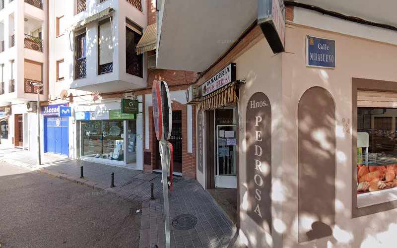 Fotografia tomada fuera de Panadería Hermanos Pedrosa - Panadería en Jaén, Jaén
