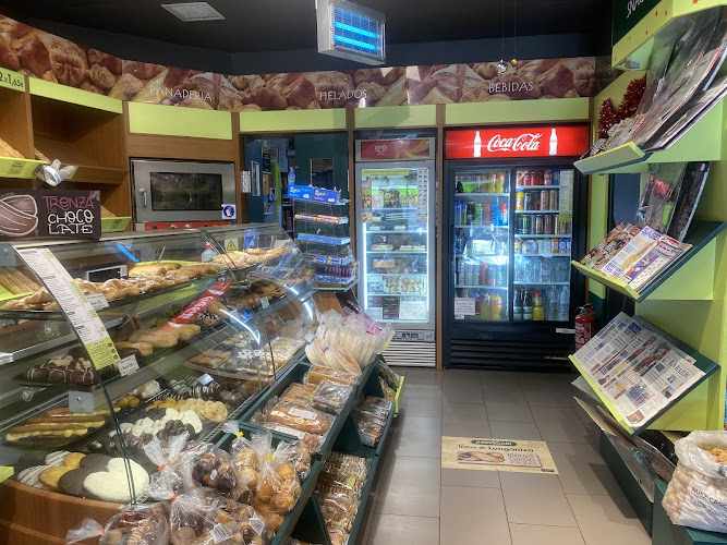 Fotografia tomada fuera de Martín Martín - Tienda de alimentación en Sabiñánigo, Huesca