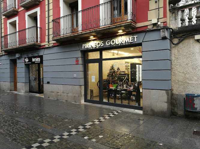 Fotografia tomada fuera de Pirineos Gourmet - Tienda de alimentación en Jaca, Huesca