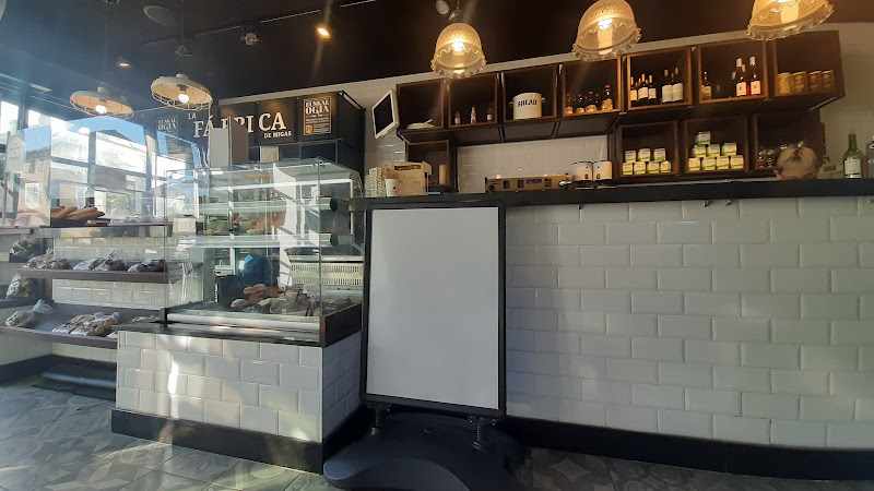 Fotografia tomada fuera de LA FABRICA DE MIGAS - Panadería en Irun, Guipúzcoa