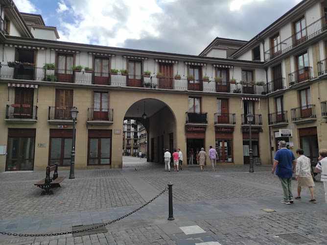 Fotografia tomada fuera de Panadería Aguirre - Panadería en Irun, Guipúzcoa