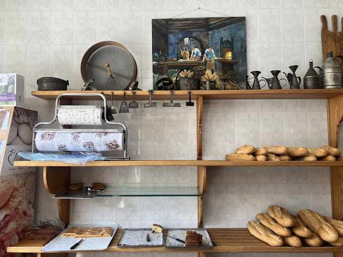 Fotografia tomada fuera de Panadería Elisa - Panadería en Villarroya de los Pinares, Teruel