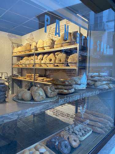Fotografia tomada fuera de Panadería Manín - Panadería en Tineo, Asturias