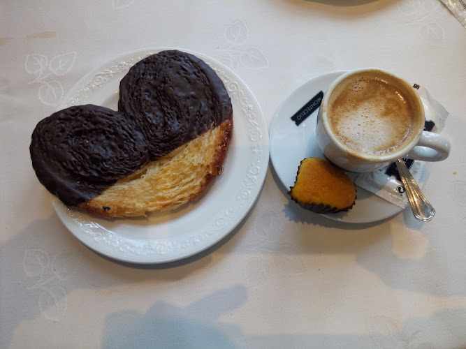 Fotografia tomada fuera de Imperial Pasteleria - cafeterías en Tineo, Asturias