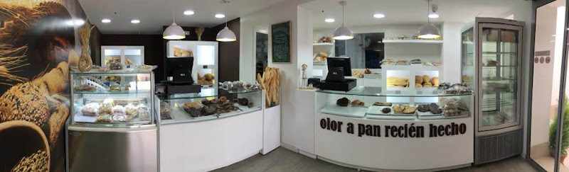 Fotografia tomada fuera de Panadería Pedro Mateos - Panadería en La Solana, Ciudad Real