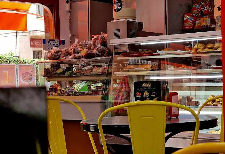 Fotografia tomada fuera de Panadería pasteleria La Favorita - Panadería en Castellón de la Plana, Castellón