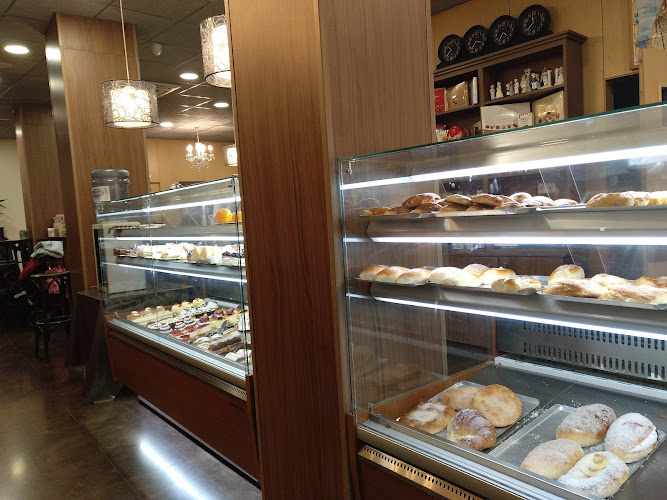Fotografia tomada fuera de El Once de Septiembre - Pastelería en Almería, Almería