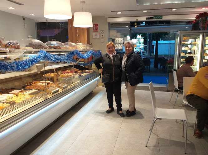 Fotografia tomada fuera de Ysla Piononos Almería - Pastelería en Almería, Almería