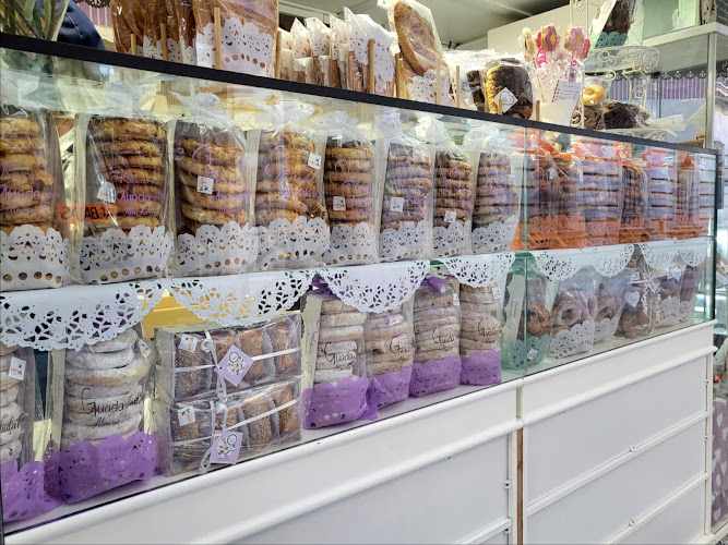 Fotografia tomada fuera de Kiosko Guadaindalico - Pastelería en Almería, Almería