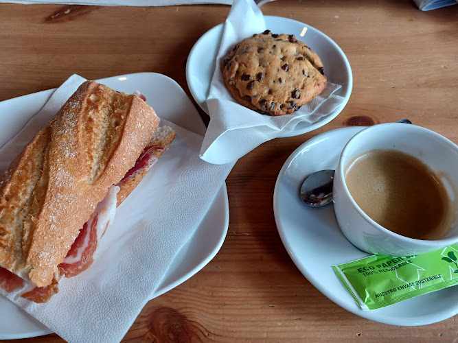 Fotografia tomada fuera de Sweet Taller - Pastelería en Torrefarrera, Lérida