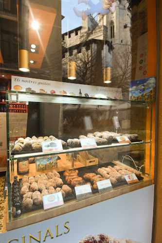 Fotografia tomada fuera de EL XUIXO DEL TARLÀ - ELS ORIGINALS XUIXOS DE GIRONA - Pastisseria en Girona, Girona