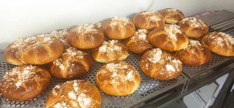 Fotografia tomada fuera de Dulces Nieves - Tienda de alimentación en Montemayor del Río, Salamanca