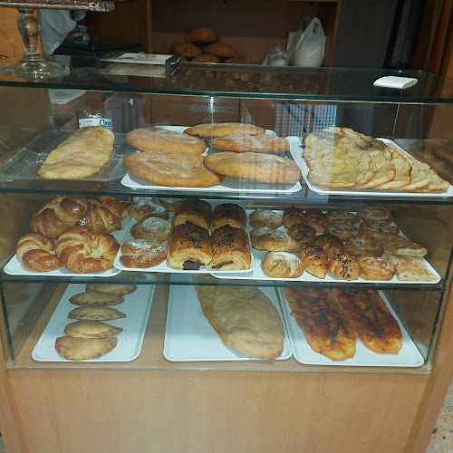 Fotografia tomada fuera de PANADERIA CASTELLFORT Ana Maria Paun - Forn de pa en Castellfort, Castellón