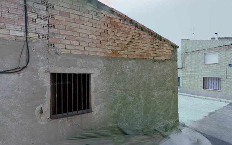 Fotografia tomada fuera de Panadería Hermanos Isasa - Panadería en Remolinos, Zaragoza