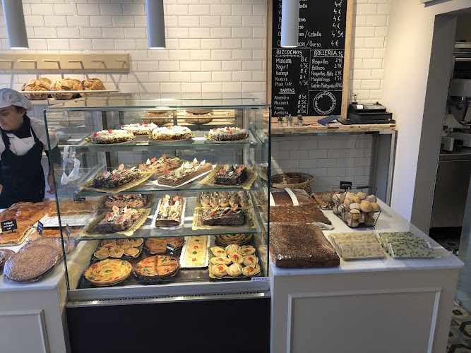 Fotografia tomada fuera de PANADERIA ISCLO OVIEDO - Panadería en Oviedo, Asturias