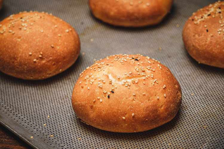 Fotografia tomada fuera de La Amasería en La esquina del Peso - Pastelería en Oviedo, Asturias