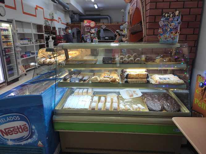 Fotografia tomada fuera de Victoria's - Supermercado en El Médano, Santa Cruz de Tenerife
