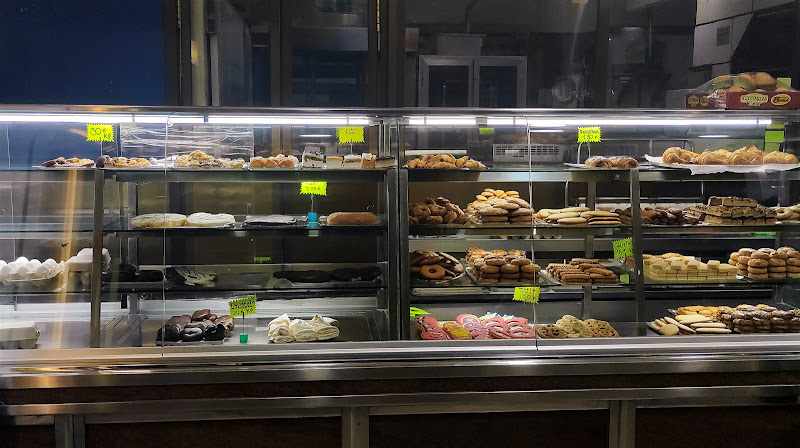 Fotografia tomada fuera de Panadería y Alimentación La Familia - Panadería en Madrid, Madrid