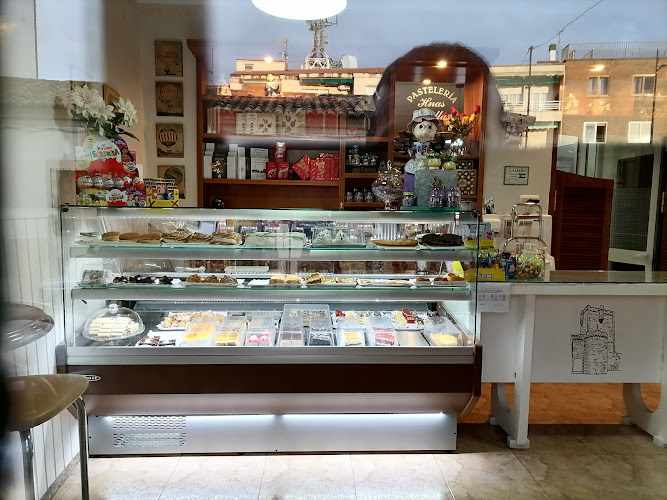 Fotografia tomada fuera de Pastelería Hermanas Casillas - Pastelería en Coria, Cáceres