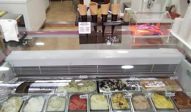 Fotografia tomada fuera de Frut Natura - Cafetería (Especializados en Zumos-Batidos) - Tienda de zumos en Madrid, Madrid