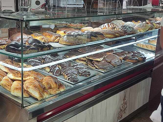 Fotografia tomada fuera de Pastelerías Jeycar - Pastelería en Madrid, Madrid