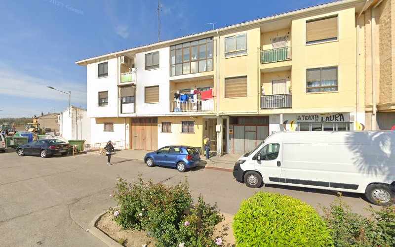 Fotografia tomada fuera de La Tiendita de Laura - Tienda de alimentación en Villalobón, Palencia