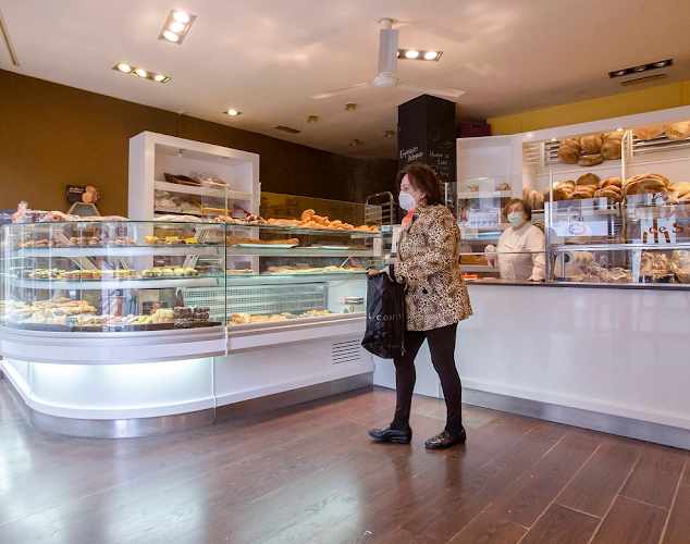Fotografia tomada fuera de Panadería y Pastelería en Palencia · La Tahona de Sahagún - Panadería en Palencia, Palencia