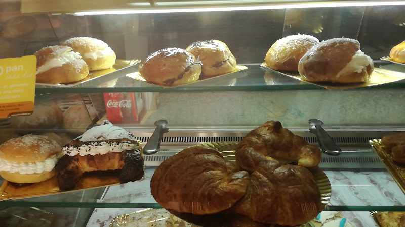 Fotografia tomada fuera de Panadería el Carmen - Panadería en Estación Linares-Baeza, Jaén
