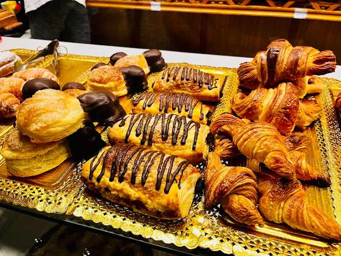 Fotografia tomada fuera de Forn Fusté - Panadería en Prats de Lluçanès, Barcelona