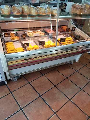 Fotografia tomada fuera de Panaderia Colombiana - restaurantes en Madrid, Madrid