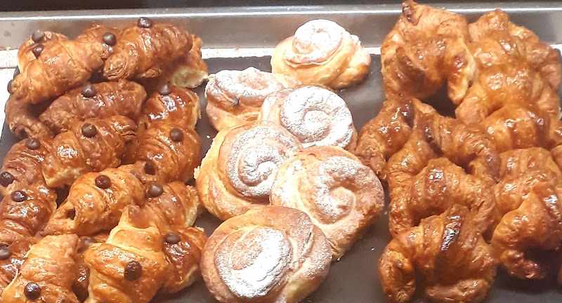 Fotografia tomada fuera de Granja Fleca Coca i Teca - cafeterías en Vallfogona de Balaguer, Lérida